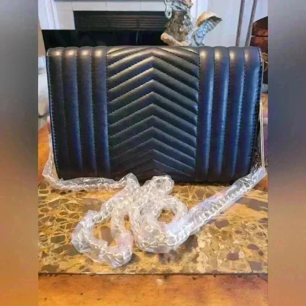 Badgley Mischka NWT Crossbody - Picture 2 of 13